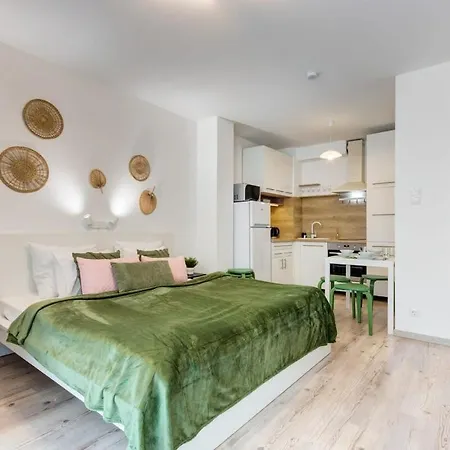 Apartman Balcony - New & Stylish